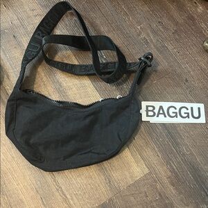 BAGGU Black Crossbody Bag with Adjustable Strap